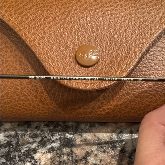 Ray-Ban RB3025 Aviator Sunglasses with Tan Case - Picture 5 of 5